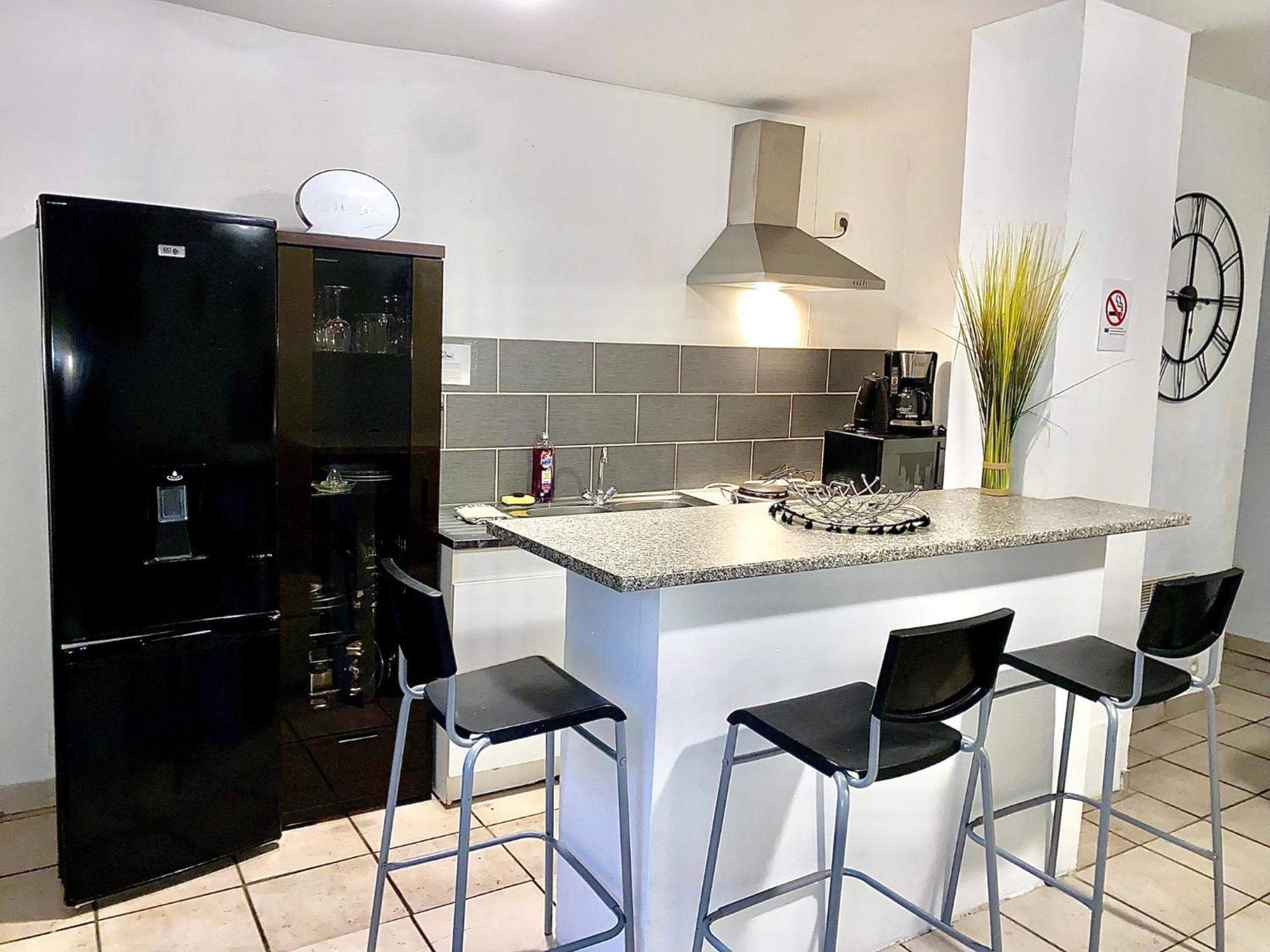 Appartement Calme Au Coeur De La Bastide St-Louis Carcassonne Luaran gambar